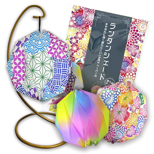 紙でできたランタン。鞠のような形状。和柄、虹色、紅型（びんがた）のデザイン。